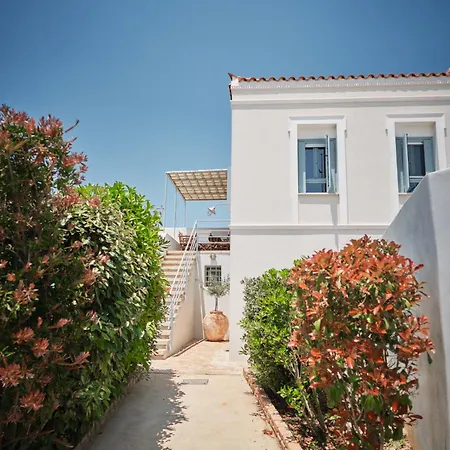 Maira Arch House * Ποταμός